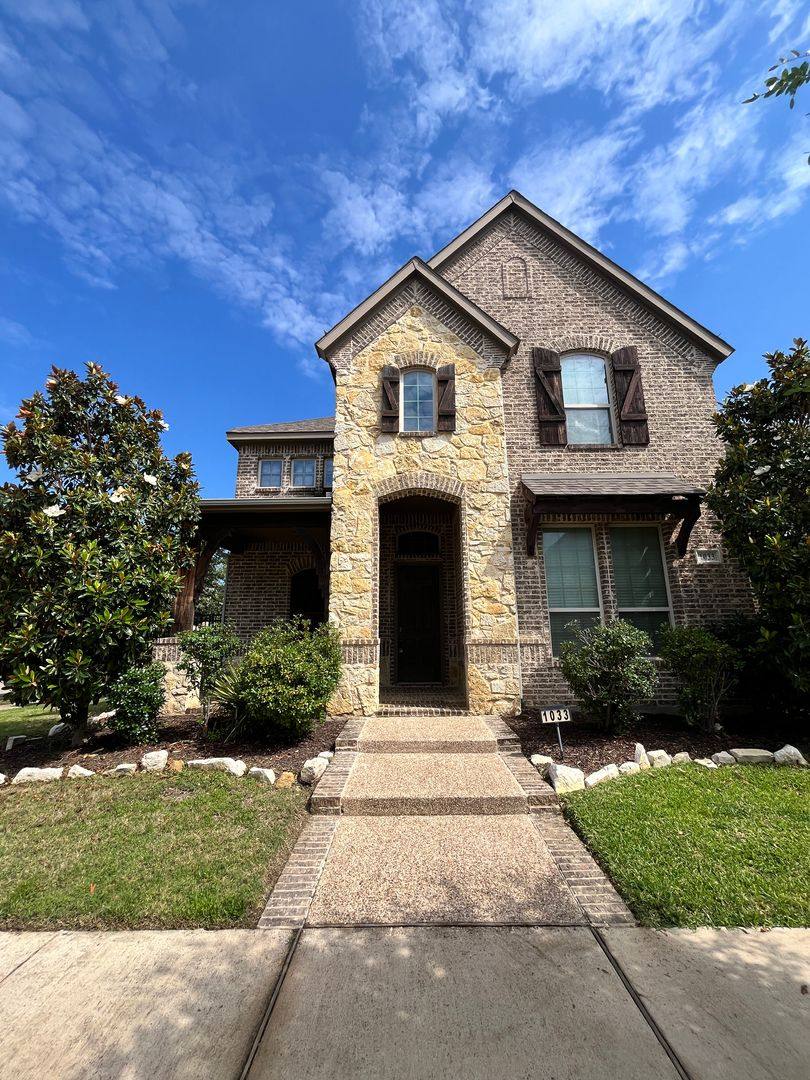 House for rent at 1033 Lone Ivory Trail, Arlington, TX 76005