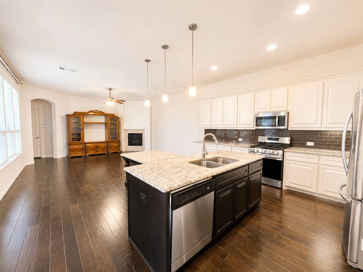 House for rent at 1033 Lone Ivory Trail, Arlington, TX 76005