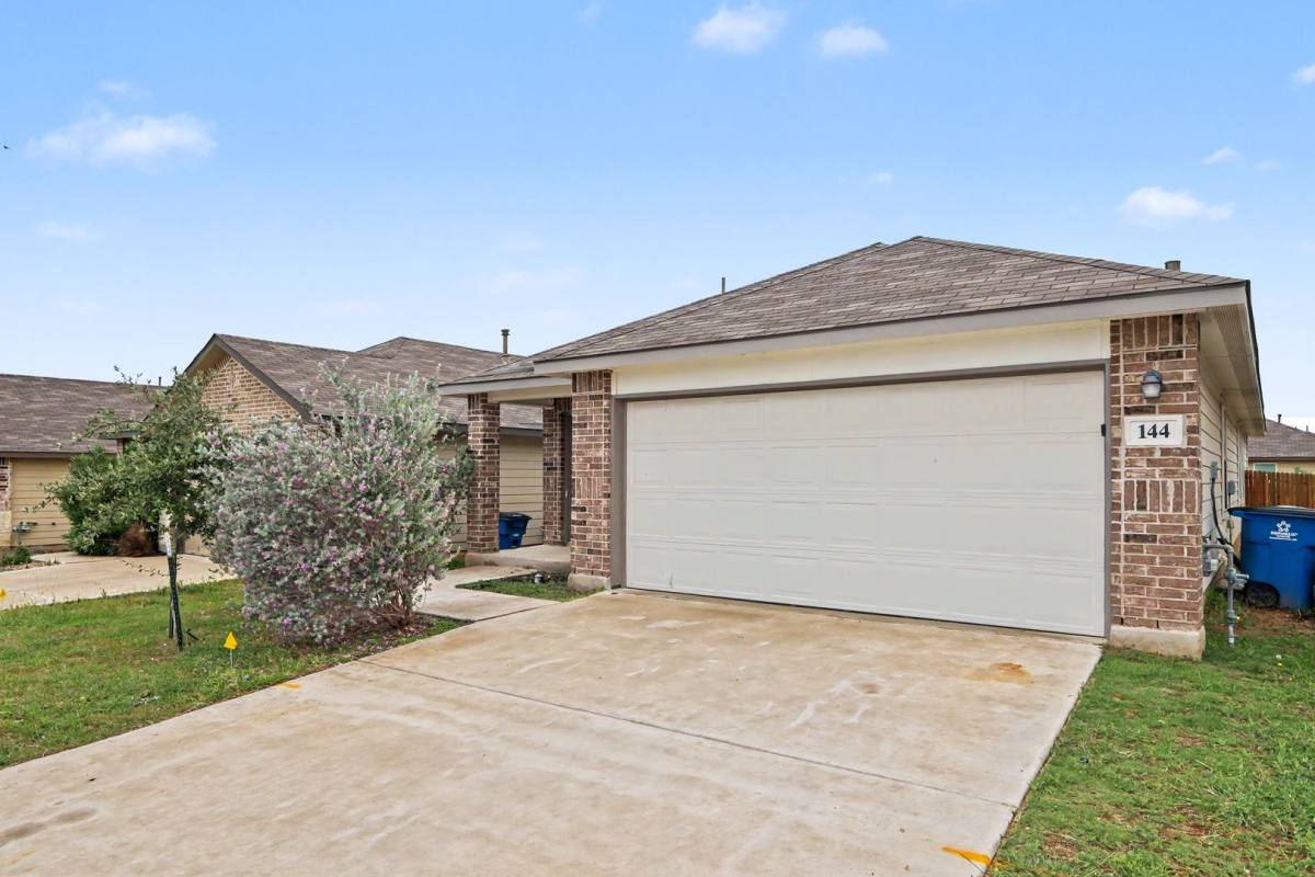 House for rent at 144 Hogans Alley, Floresville, TX 78114