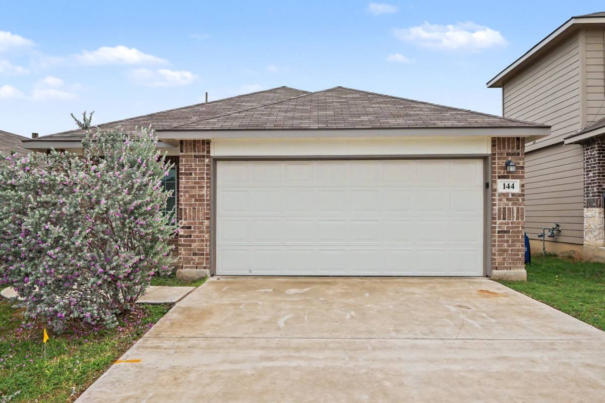 House for rent at 144 Hogans Alley, Floresville, TX 78114