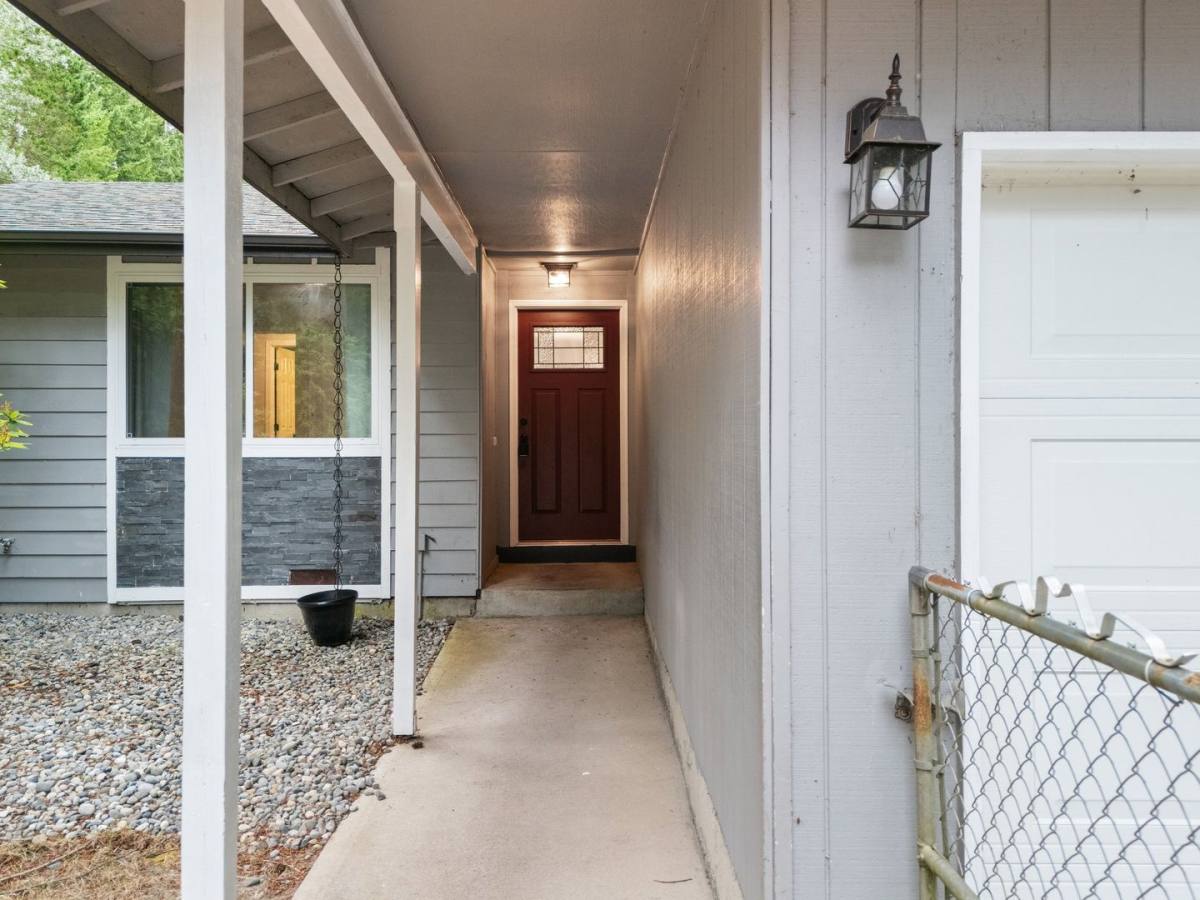 House for rent at 1830 Vale Rd, Port Orchard, WA 98366