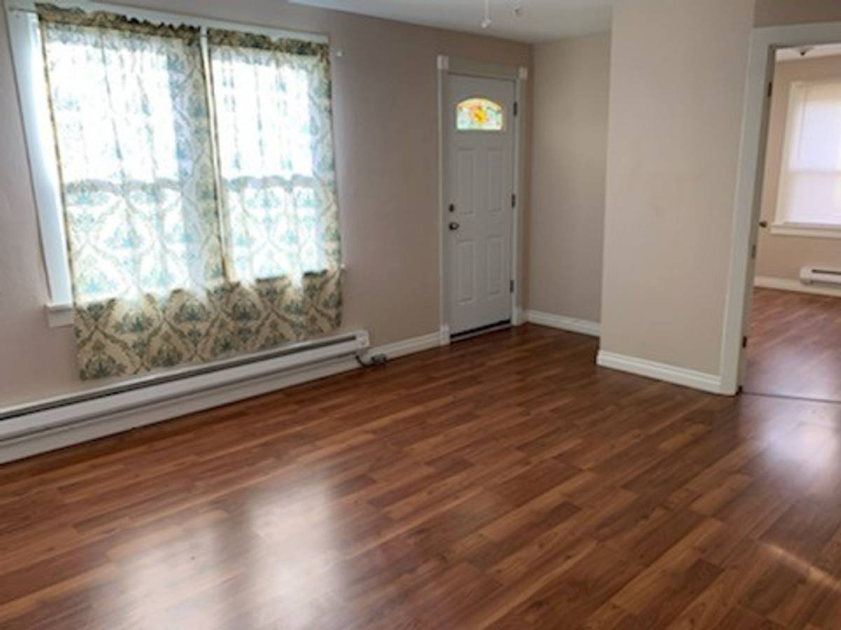 House for rent at 1729 8th St NE, Marysville, WA 98270