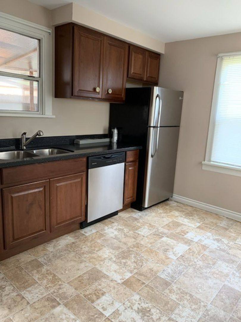 House for rent at 1729 8th St NE, Marysville, WA 98270