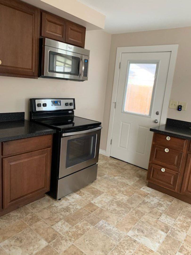 House for rent at 1729 8th St NE, Marysville, WA 98270