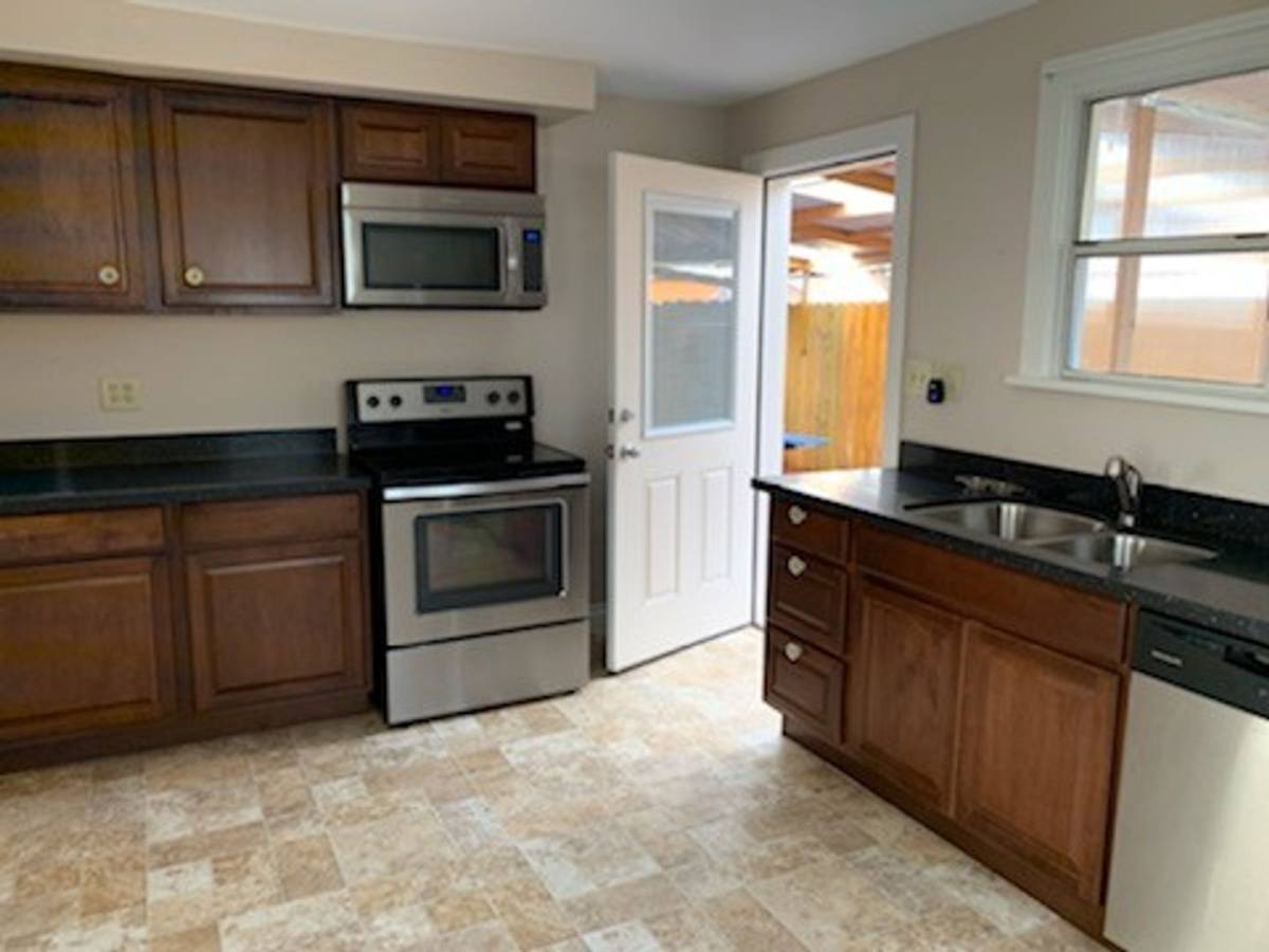 House for rent at 1729 8th St NE, Marysville, WA 98270