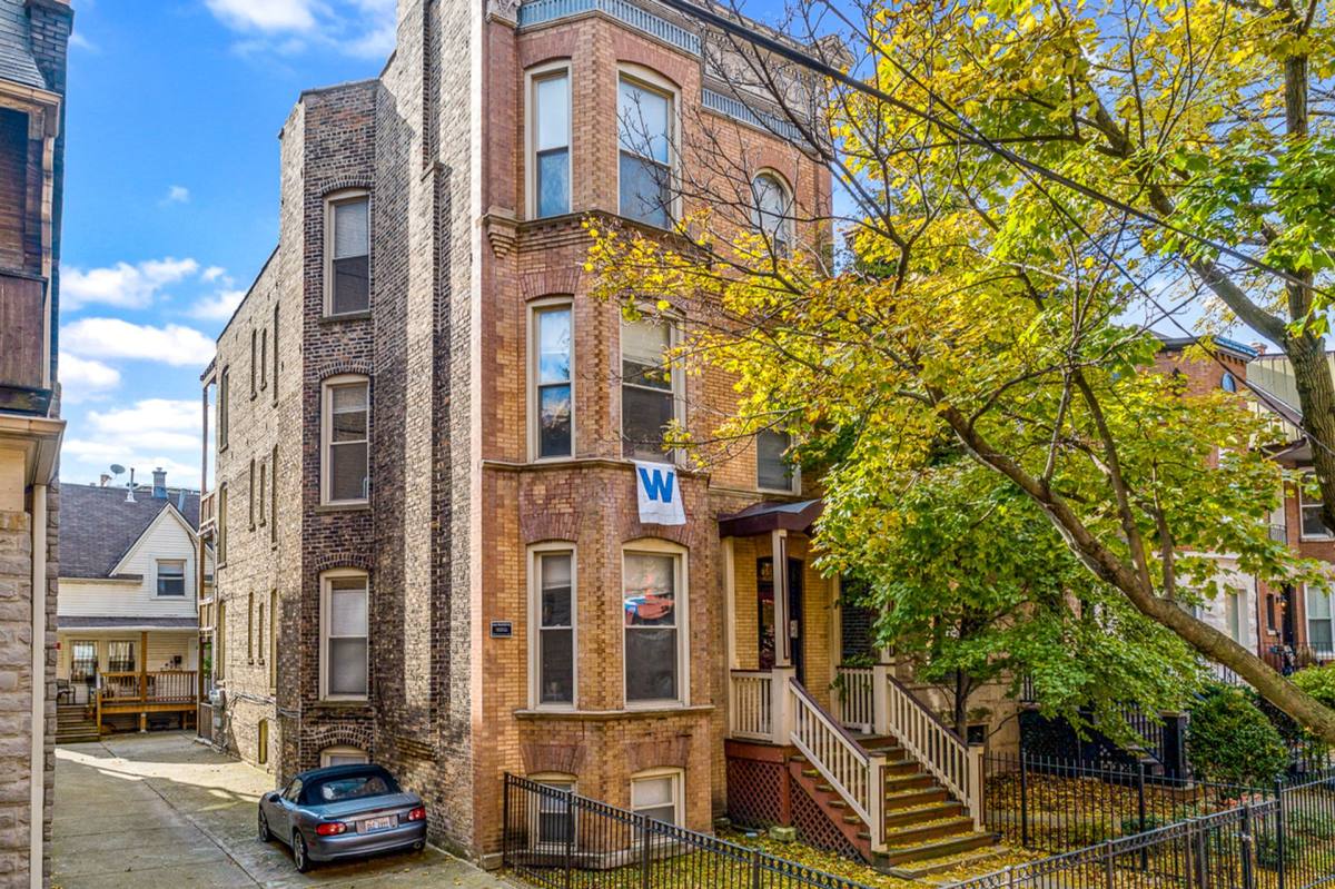 Apartment for rent at 849 W Wellington Ave, Chicago, IL 60657