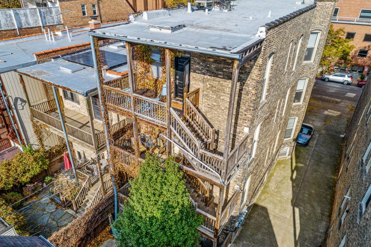 Apartment for rent at 849 W Wellington Ave, Chicago, IL 60657