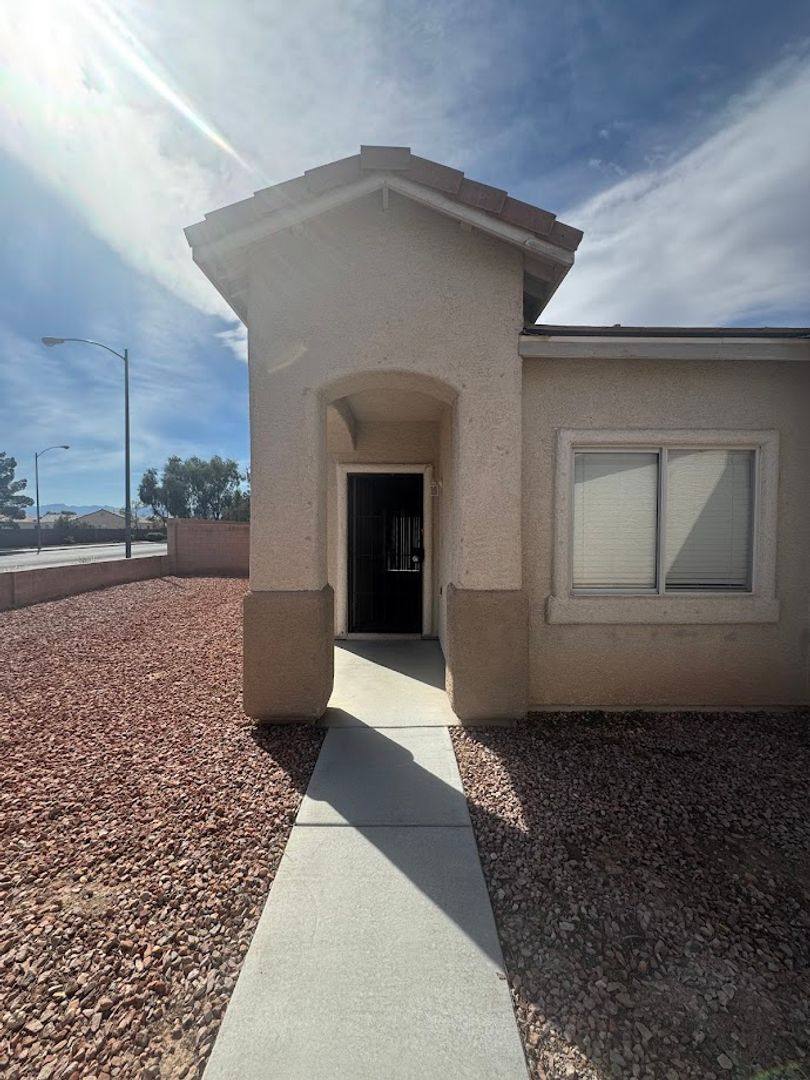 House for rent at 6005 Highland Gardens Dr, North Las Vegas, NV 89031