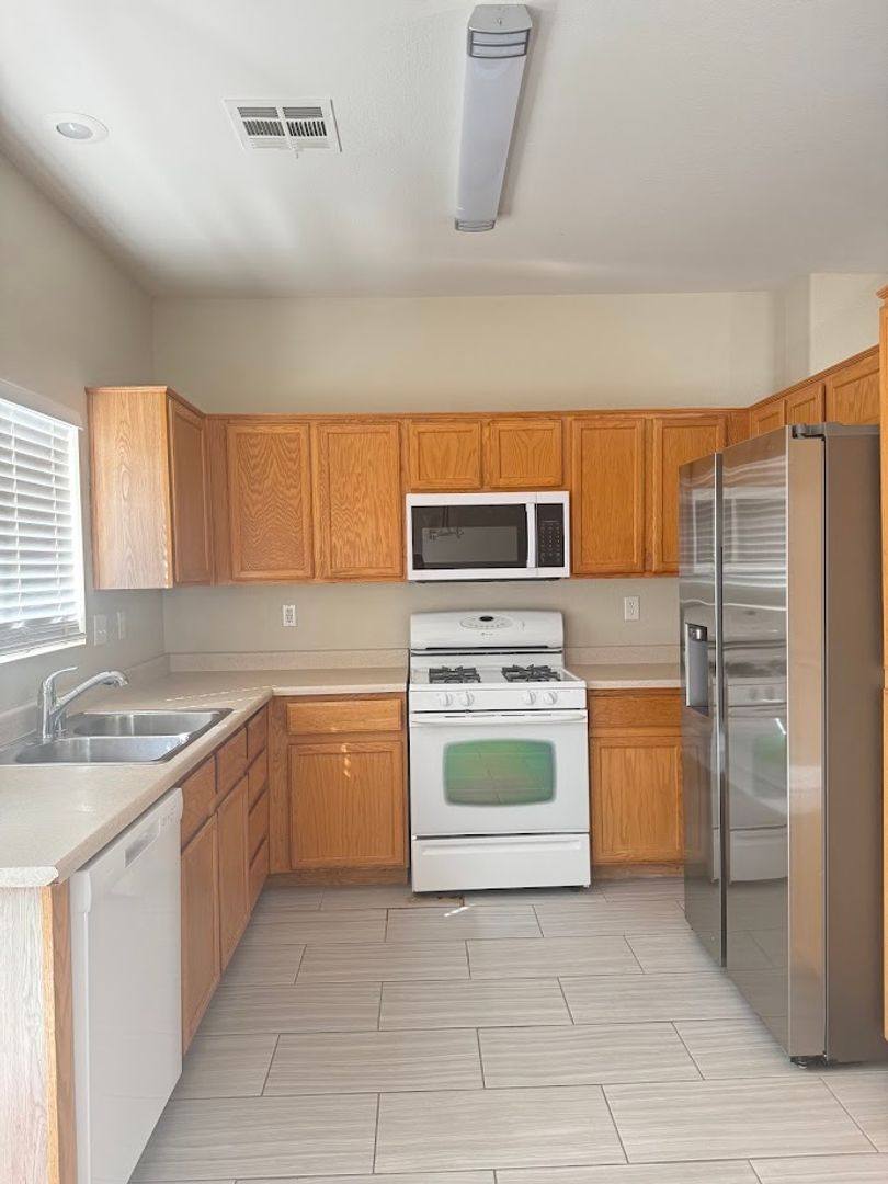 House for rent at 6005 Highland Gardens Dr, North Las Vegas, NV 89031