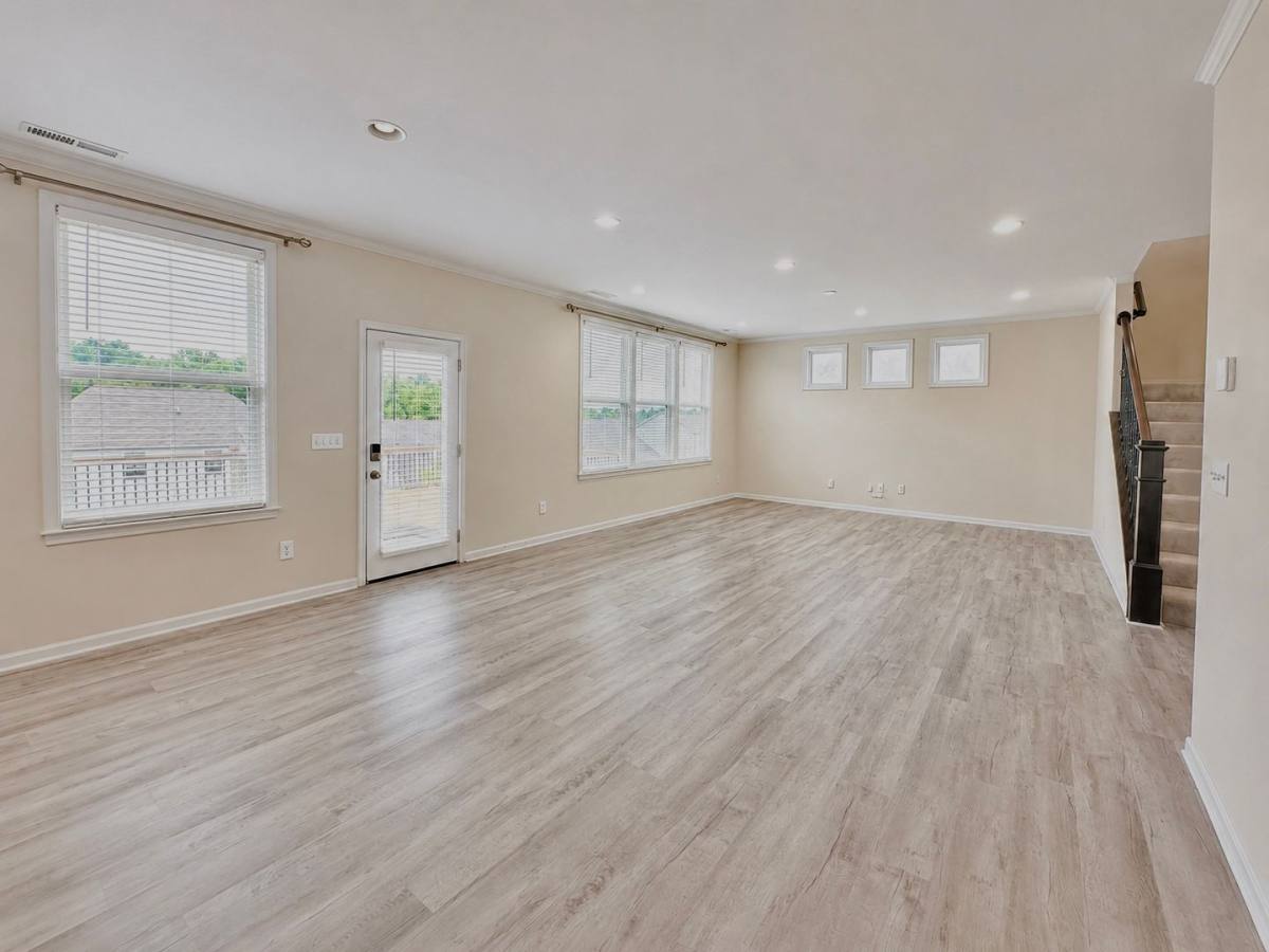 Apartment for rent at 1034 Autumn Crest Lane, Louisville, KY 40245