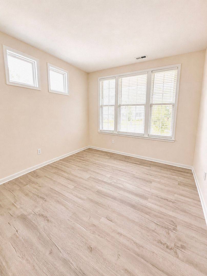 Apartment for rent at 1034 Autumn Crest Lane, Louisville, KY 40245