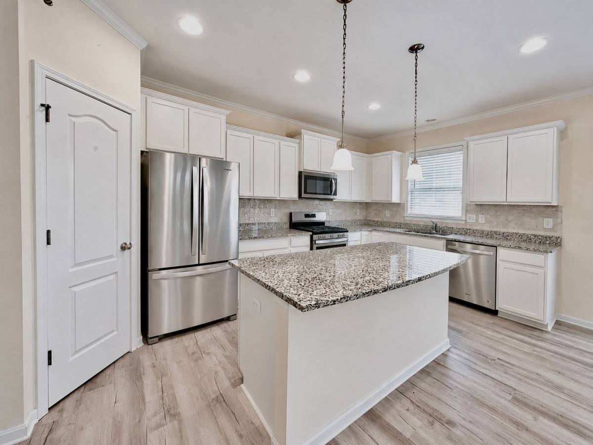 Apartment for rent at 1034 Autumn Crest Lane, Louisville, KY 40245