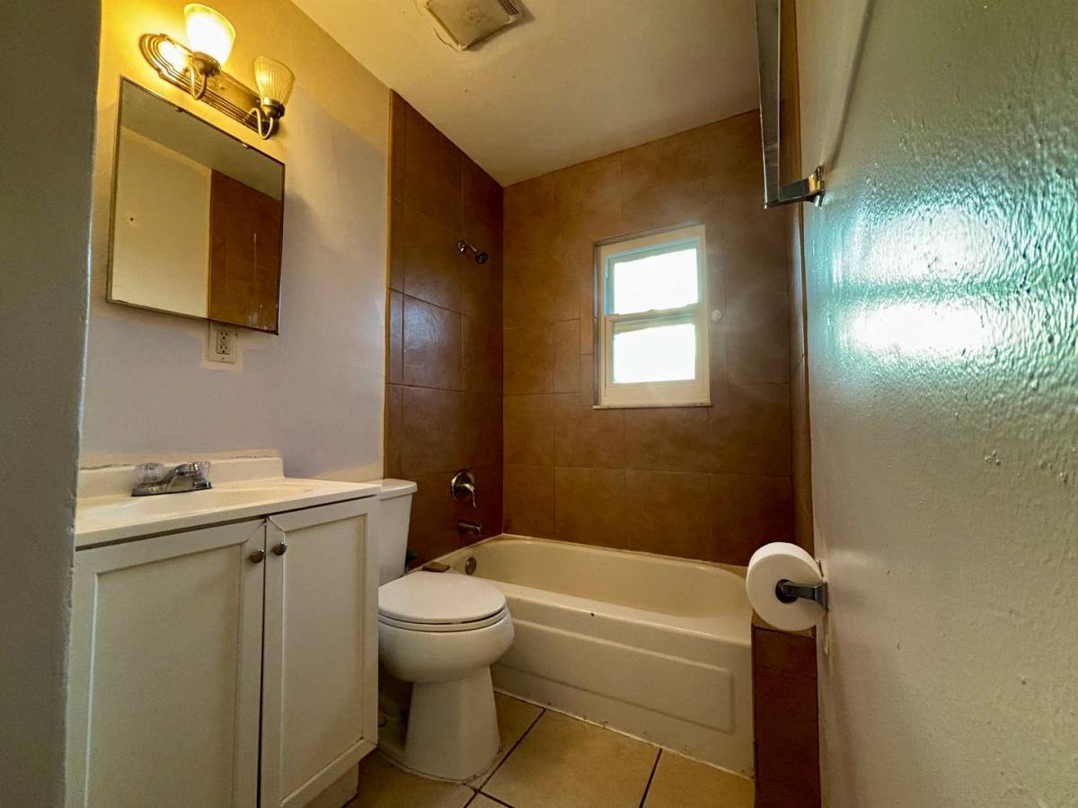 Apartment for rent at 415 Romana, Pensacola, FL 32502