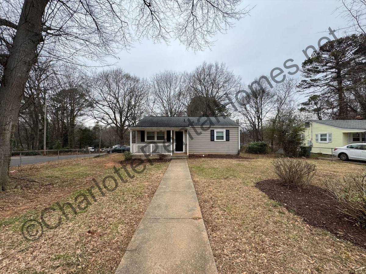 House for rent at 901 N Weldon St, Gastonia, NC 28052
