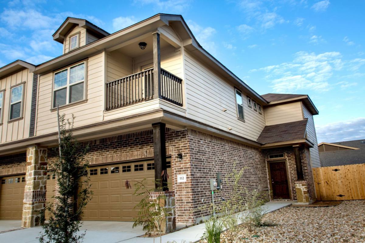 Townhouse for rent at 112 Lakeview Court, Kyle, TX 78640