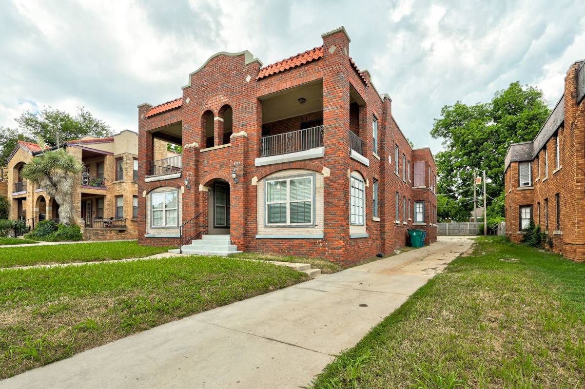 Apartment for rent at 817 E Dr, Oklahoma City, OK 73105