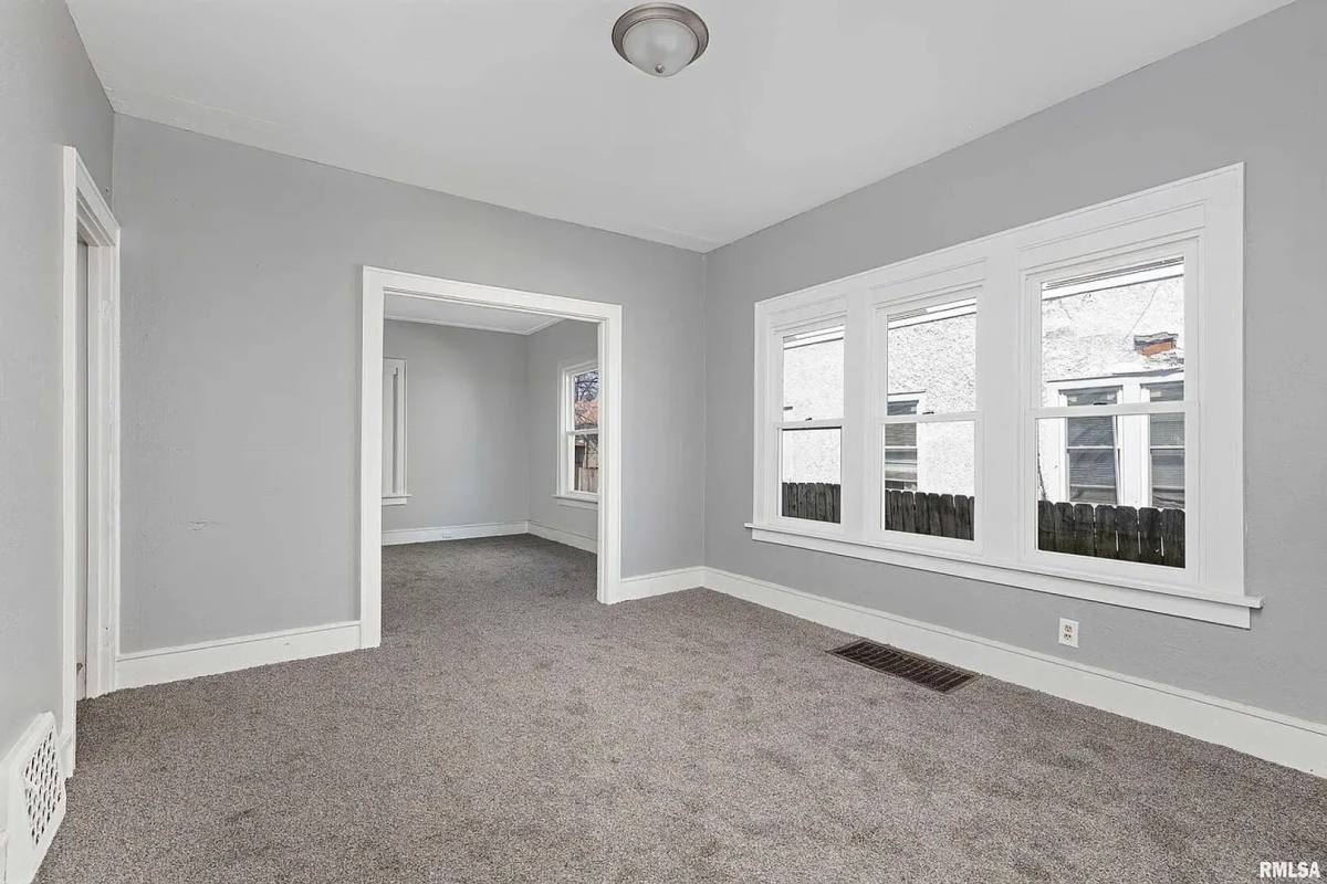 Apartment for rent at 2209 Farnam St, Davenport, IA 52803