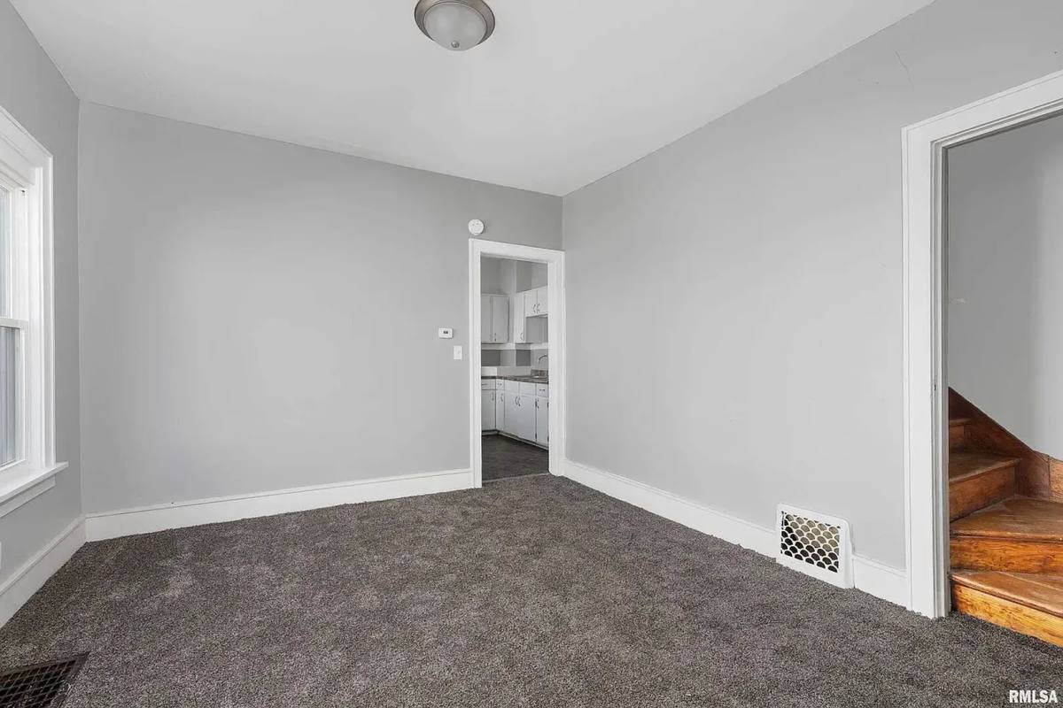 Apartment for rent at 2209 Farnam St, Davenport, IA 52803