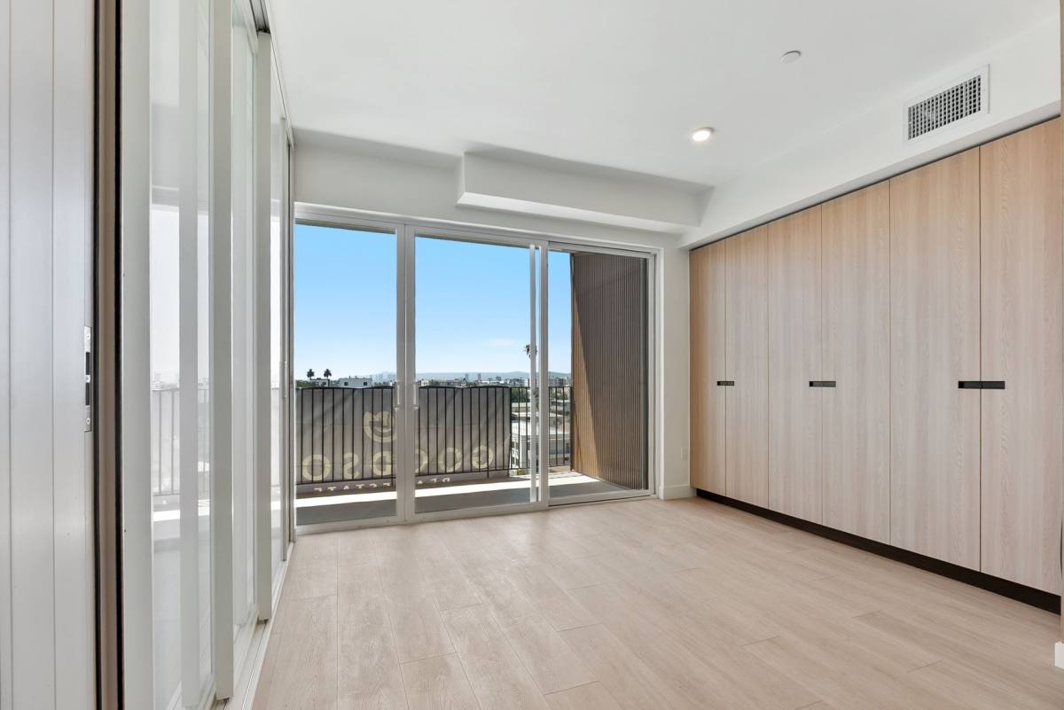 Apartment for rent at 1124 S Normandie Ave, Los Angeles, CA 90006