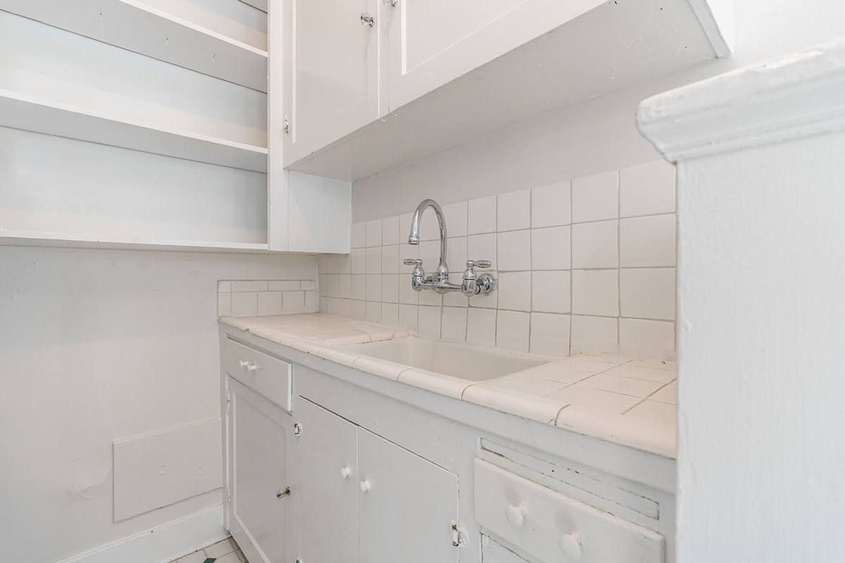 Apartment for rent at 124 W Garfield, Seattle, WA 98119