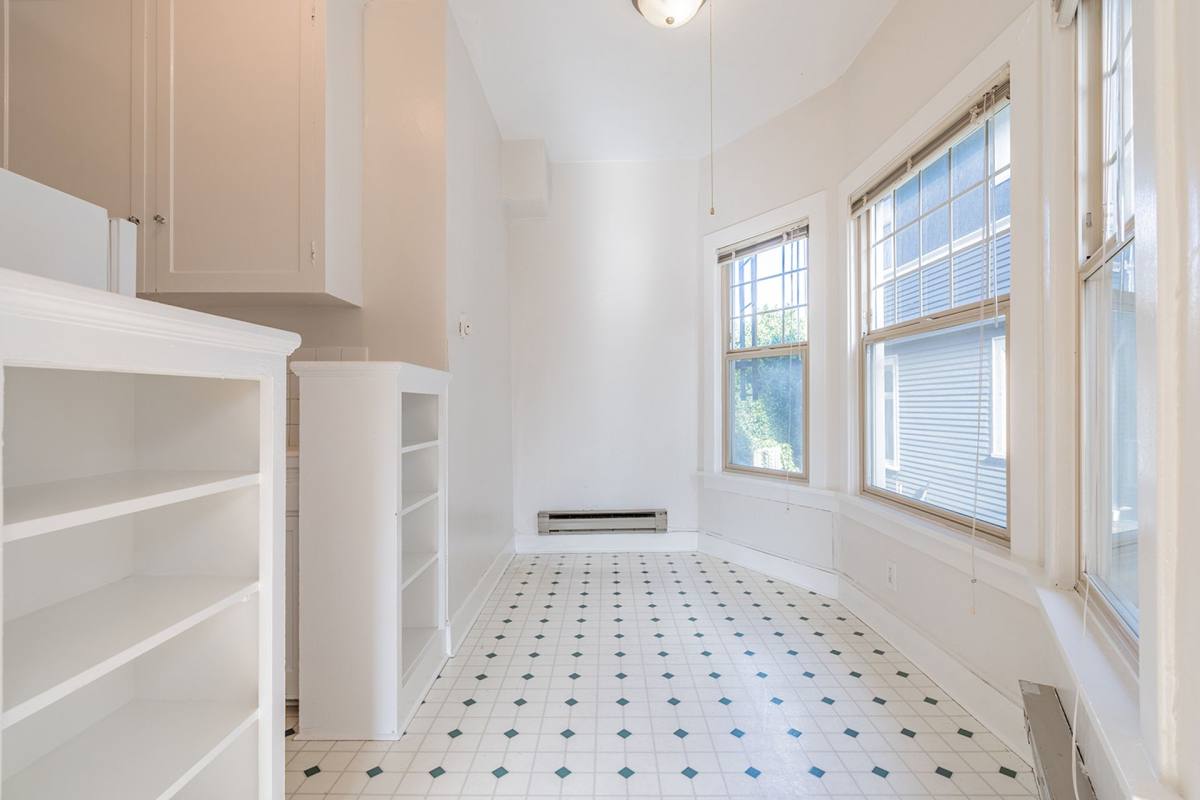 Apartment for rent at 124 W Garfield, Seattle, WA 98119