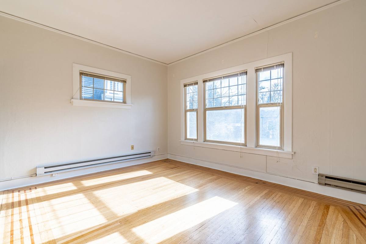 Apartment for rent at 124 W Garfield, Seattle, WA 98119