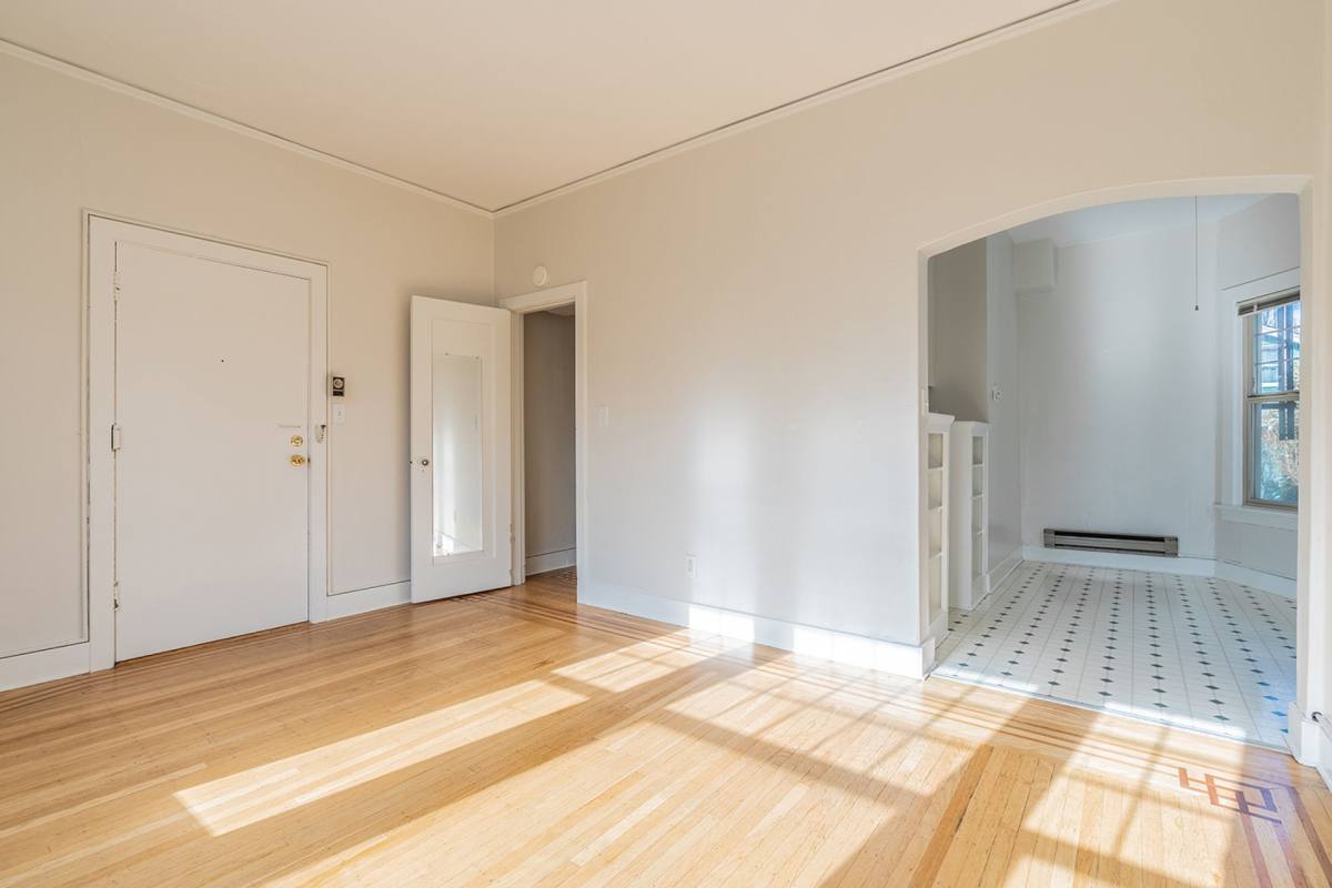 Apartment for rent at 124 W Garfield, Seattle, WA 98119