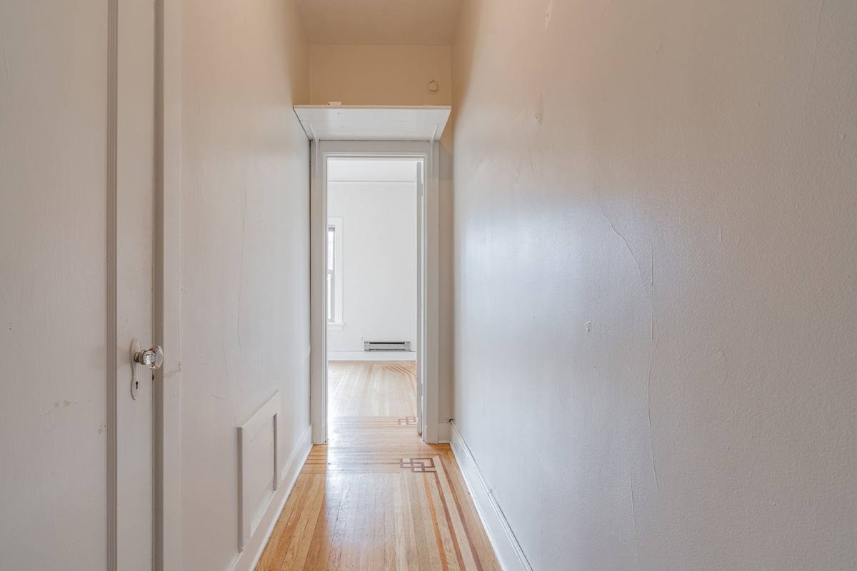 Apartment for rent at 124 W Garfield, Seattle, WA 98119