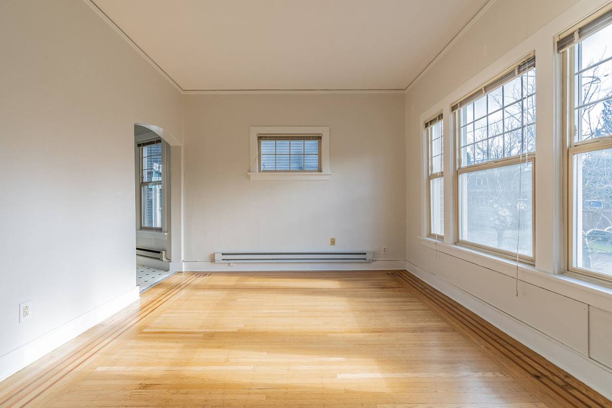 Apartment for rent at 124 W Garfield, Seattle, WA 98119