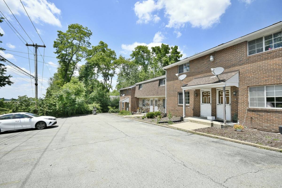 Apartment for rent at 427 Manor Rd, Delmont, PA 15626