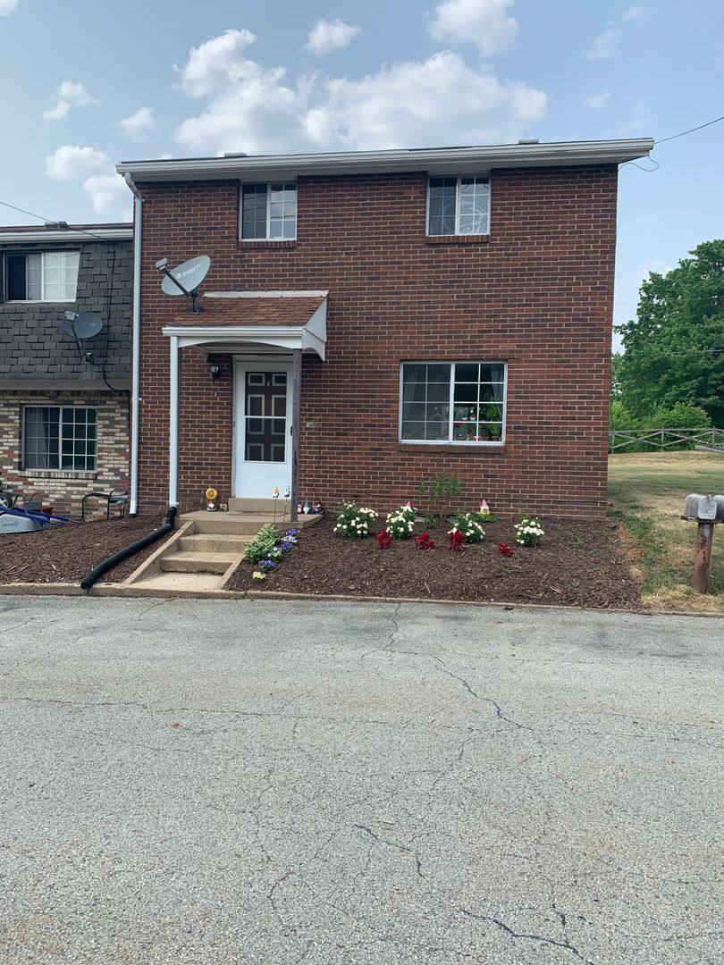 Apartment for rent at 427 Manor Rd, Delmont, PA 15626