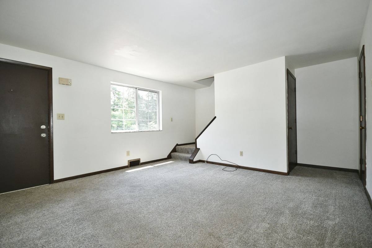 Apartment for rent at 427 Manor Rd, Delmont, PA 15626