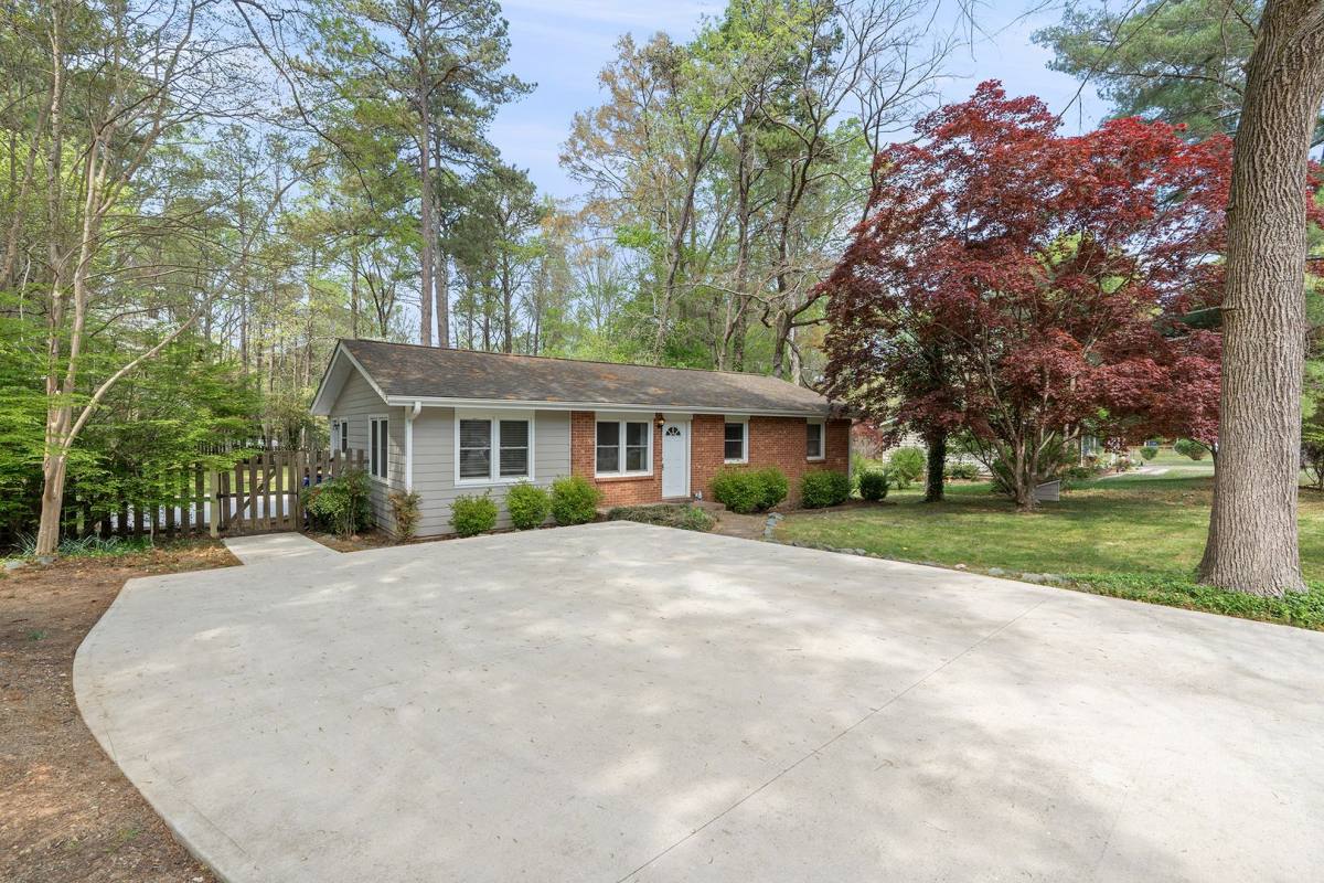 House for rent at 8907 Rollingwood Rd, Chapel Hill, NC 27516