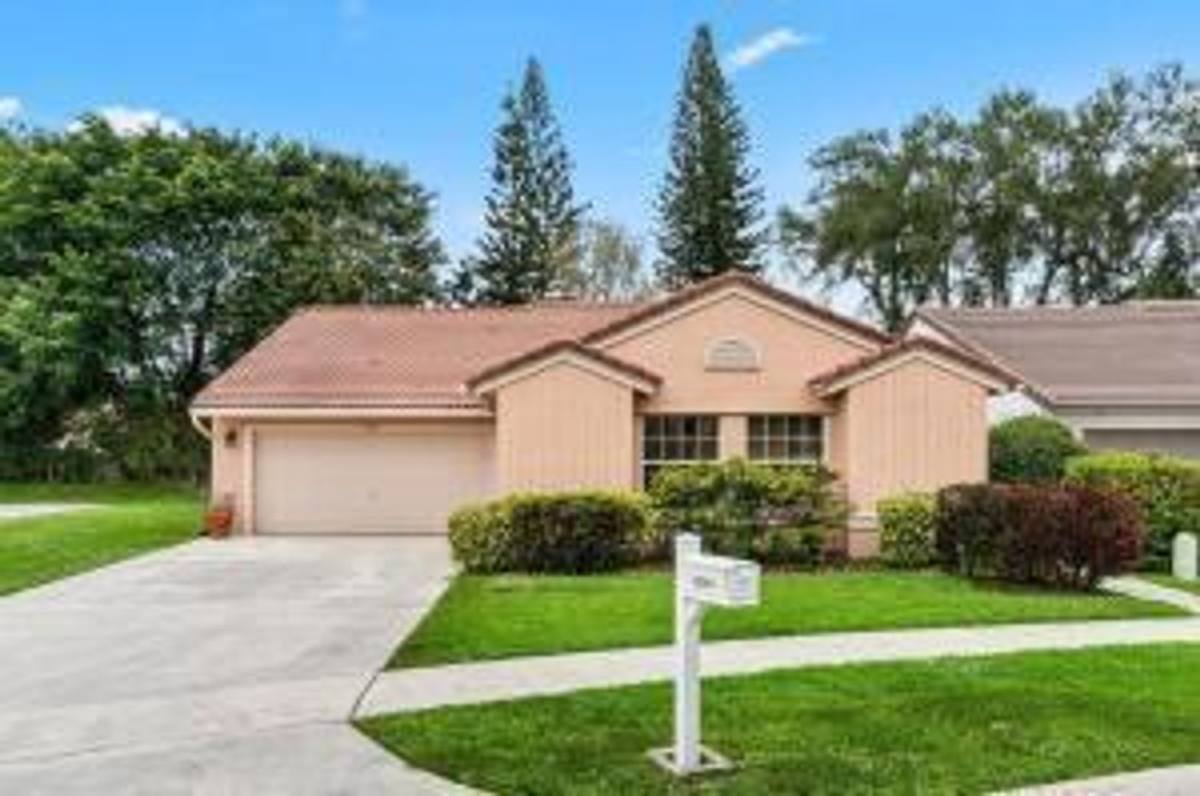 House for rent at 10001 Country Brook Rd, Boca Raton, FL 33428