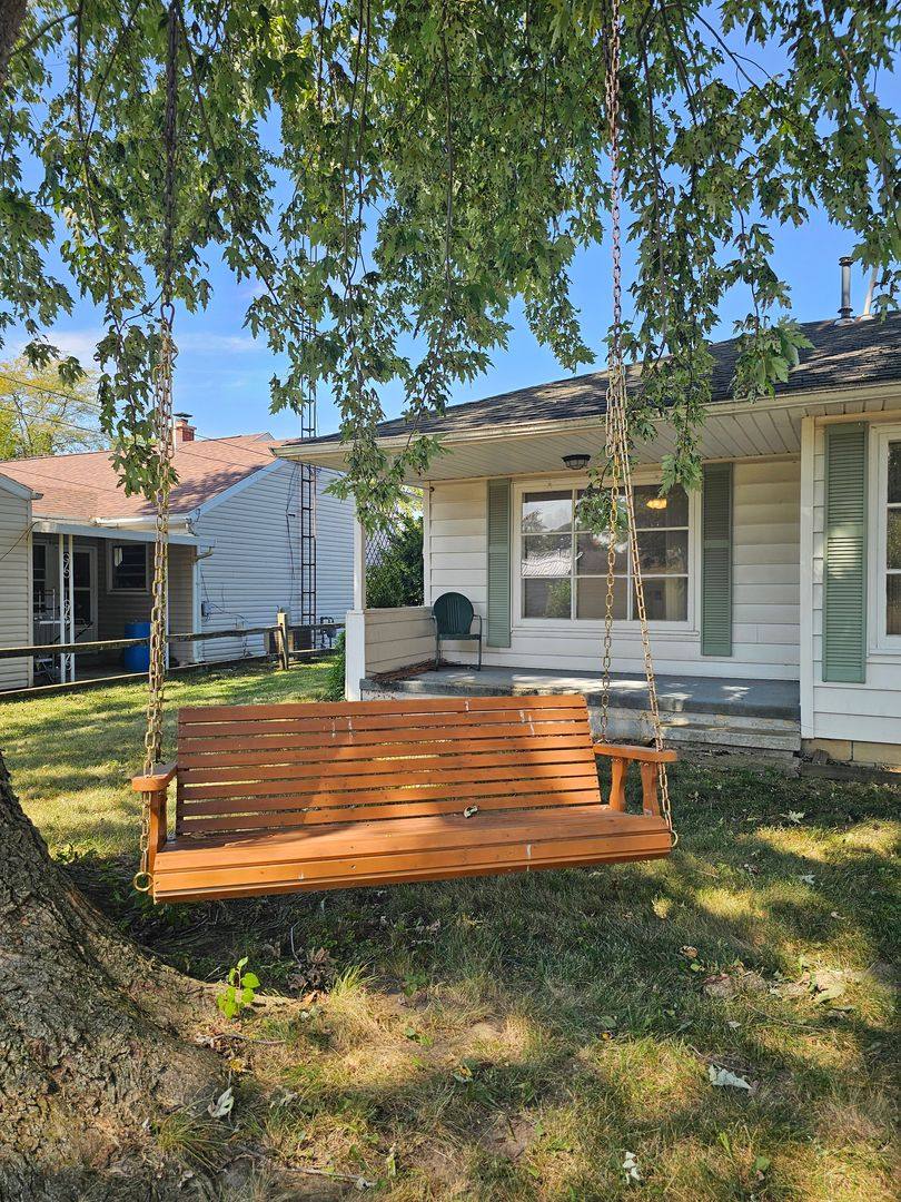 House for rent at 653 W Haven Dr, Fostoria, OH 44830