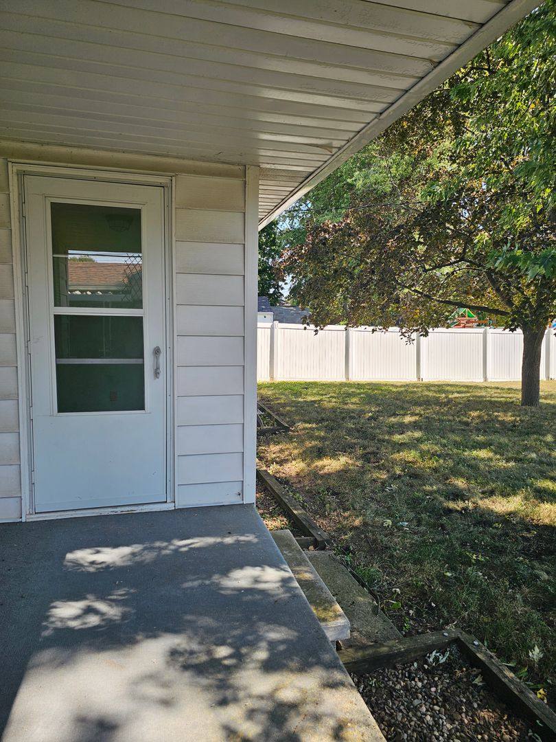 House for rent at 653 W Haven Dr, Fostoria, OH 44830