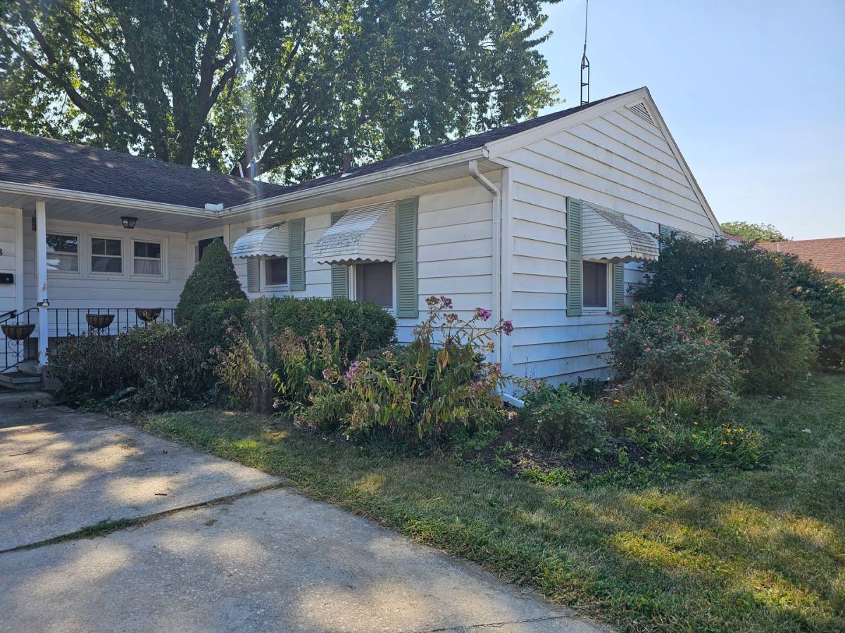 House for rent at 653 W Haven Dr, Fostoria, OH 44830