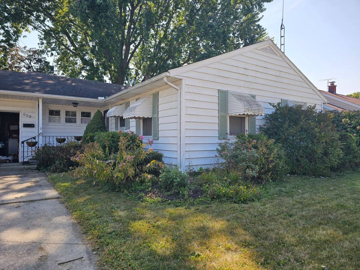 House for rent at 653 W Haven Dr, Fostoria, OH 44830