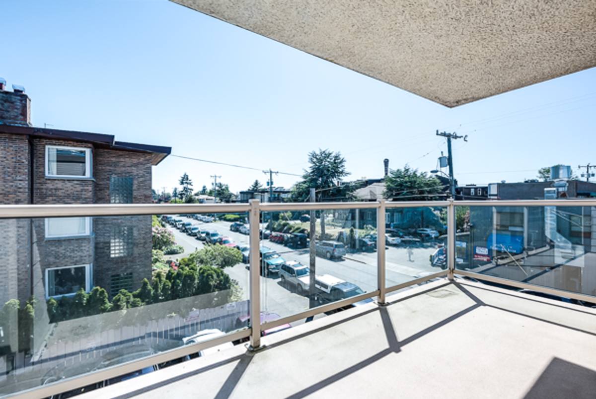 Apartment for rent at 2724 Alki Ave SW, Seattle, WA 98116