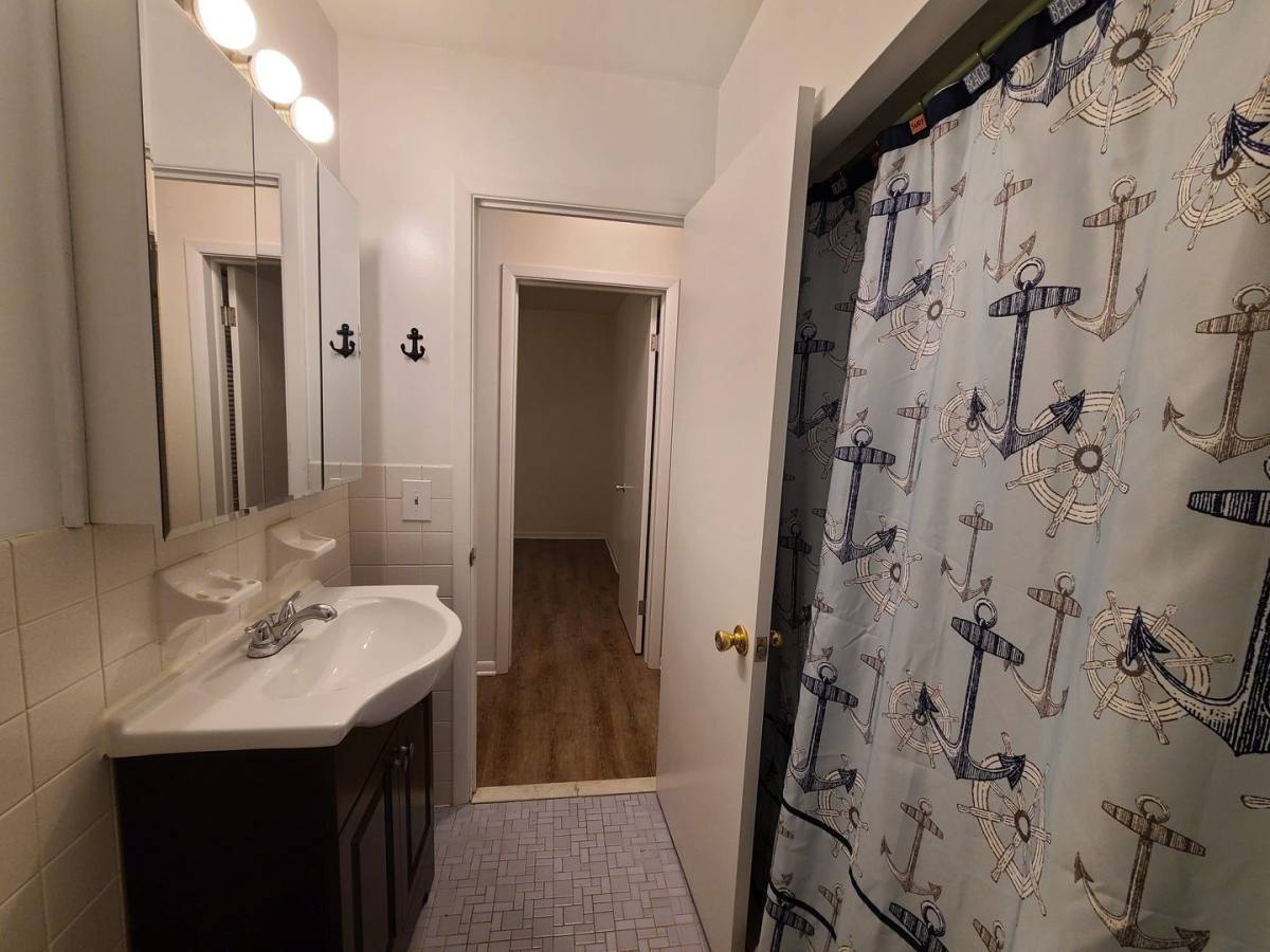 Apartment for rent at 4843 Broadview Rd, Cleveland, OH 44109