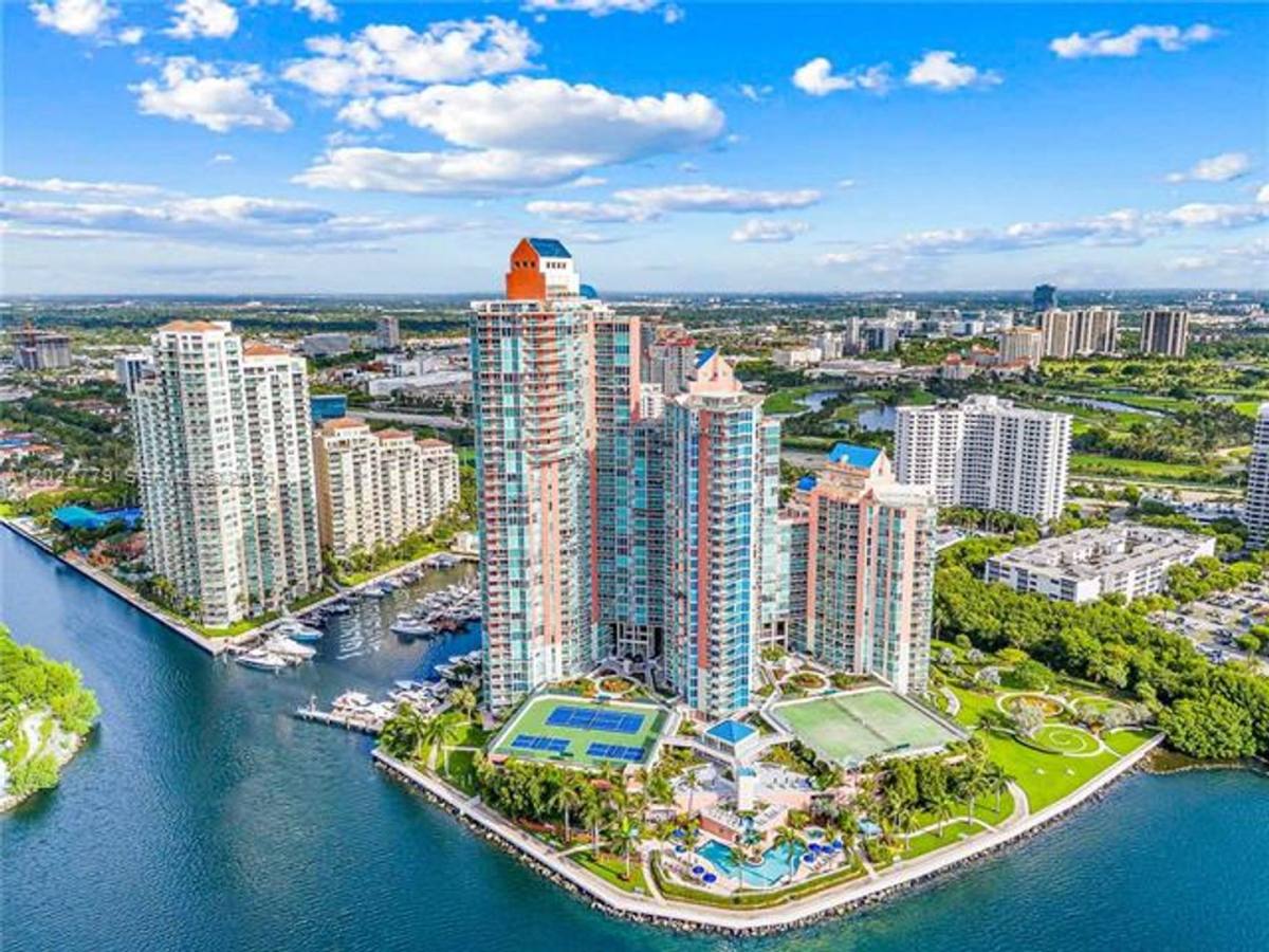 Apartment for rent at 3370 Hidden Bay Dr, Miami, FL 33180