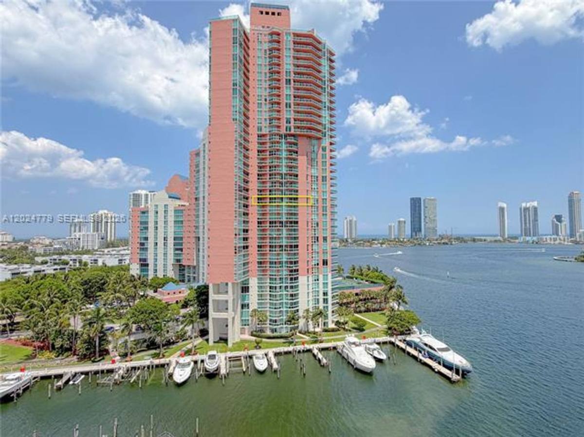 Apartment for rent at 3370 Hidden Bay Dr, Miami, FL 33180