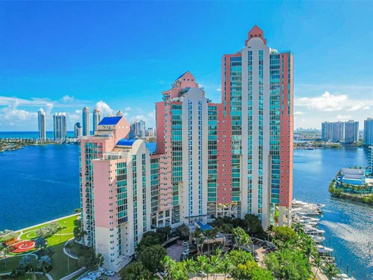 Apartment for rent at 3370 Hidden Bay Dr, Miami, FL 33180