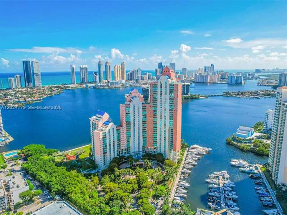 Apartment for rent at 3370 Hidden Bay Dr, Miami, FL 33180