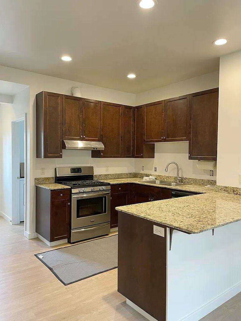 House for rent at 907 Bellview Ave, Ashland, OR 97520