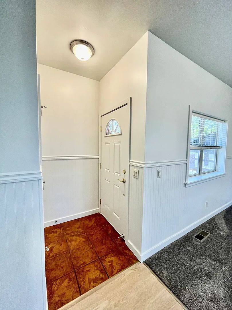 House for rent at 907 Bellview Ave, Ashland, OR 97520
