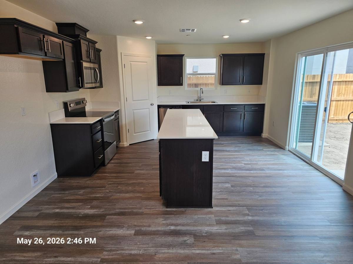 House for rent at 1989 Oak Falls Court, Tulare, CA 93274