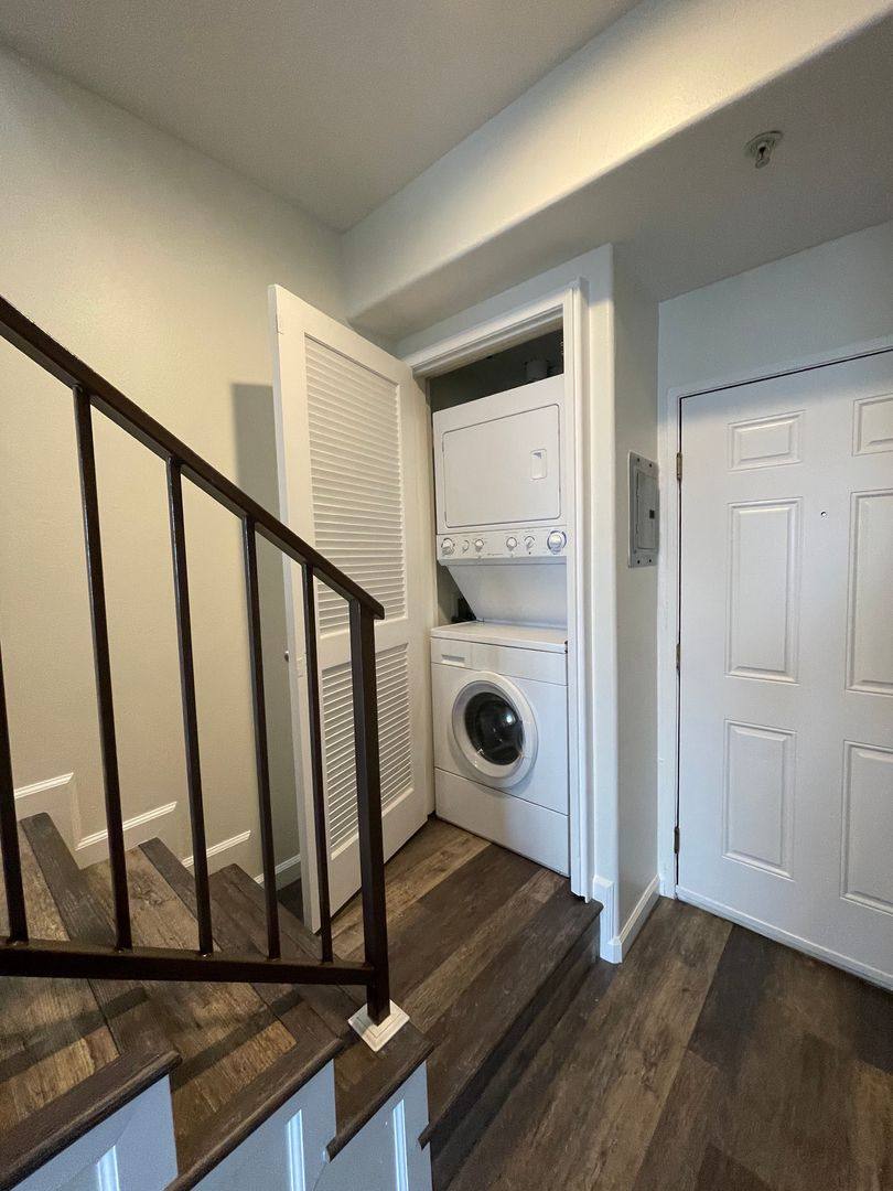 Townhouse for rent at 5330 Satsuma Ave, North Hollywood, CA 91601