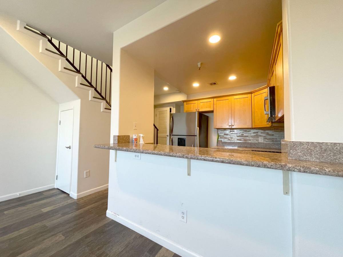 Townhouse for rent at 5330 Satsuma Ave, North Hollywood, CA 91601
