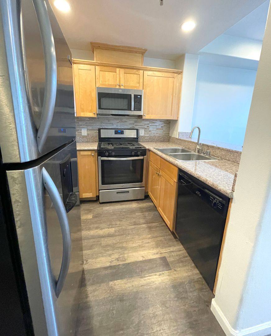 Townhouse for rent at 5330 Satsuma Ave, North Hollywood, CA 91601